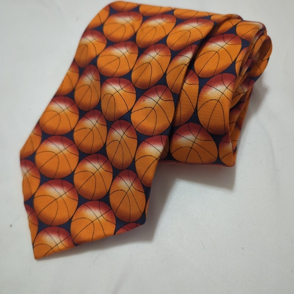 Christian Pelini Men's 100% Silk Hand Made Necktie Basketball‎ Repeating Coach